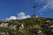 67 Eccomi in cresta di vetta del Venturosa...sventola la bandiera tricolore 
